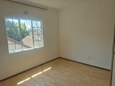 2 Bedroom Apartment For Sale in Edenvale - Ua85.webp