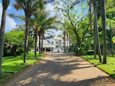 7 Bedroom House For Sale in Bedfordview - ZbOs.webp
