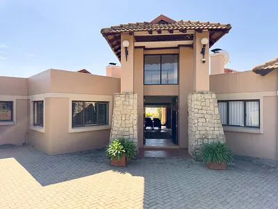 5 Bedroom House For Sale in Meyerton - bRqd.webp