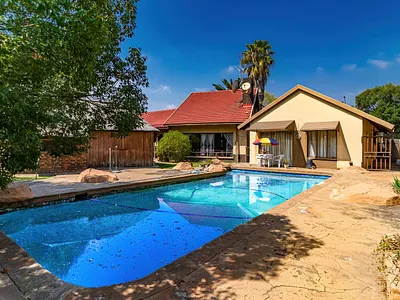 3 Bedroom House For Sale in Alberton - OVWf.webp