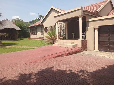 4 Bedroom House For Sale in Kempton Park - Jw6w.webp