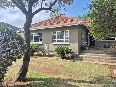 3 Bedroom House For Sale in Germiston - 49am.webp