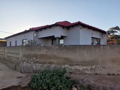 3 Bedroom House For Sale in Krugersdorp - iUO5.webp