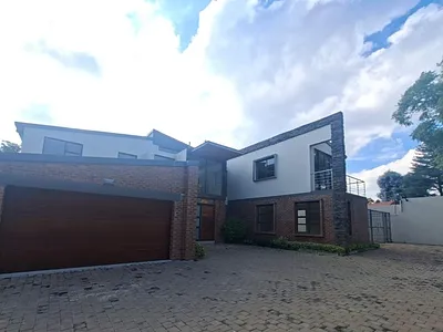 4 Bedroom House For Sale in Bedfordview - uK9j.webp