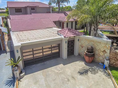 4 Bedroom House For Sale in Boksburg - OSwP.webp
