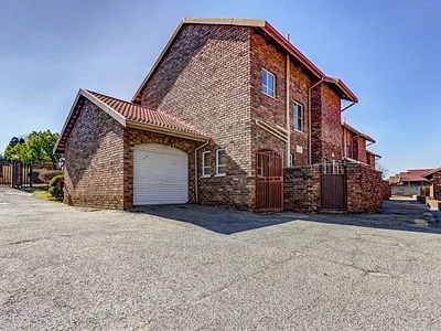 3 Bedroom Apartment For Sale in Kempton Park - vFyD.webp