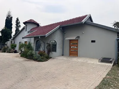 3 Bedroom House For Sale in Kempton Park - OogA.webp