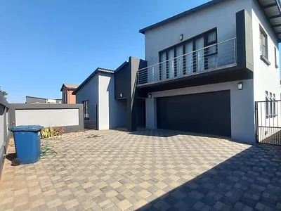 4 Bedroom House For Sale in Pretoria - m6IR.webp