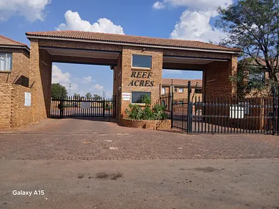 2 Bedroom Apartment For Sale in Springs - 5TFd.webp