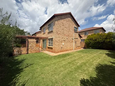 3 Bedroom Apartment To Rent in Allen's Nek, Roodepoort - img