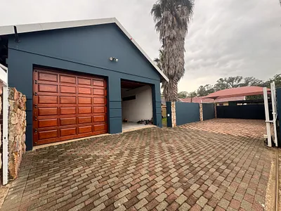 4 Bedroom House For Sale in Alberton - u3yQ.webp