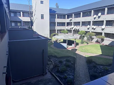 3 Bedroom Apartment For Sale in Benoni - 5poS.webp