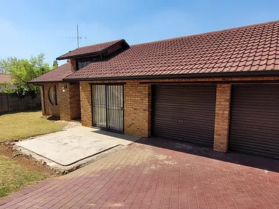 3 Bedroom House For Sale in Kempton Park - wUNi.webp