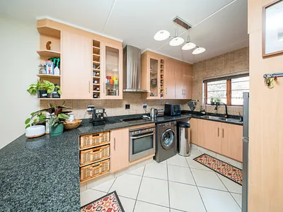 3 Bedroom Townhouse For Sale in Bedfordview - rQfb.webp