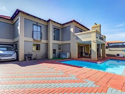 4 Bedroom Apartment For Sale in Boksburg - fPcz.webp