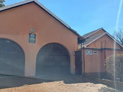 4 Bedroom House For Sale in Brakpan - qItU.webp