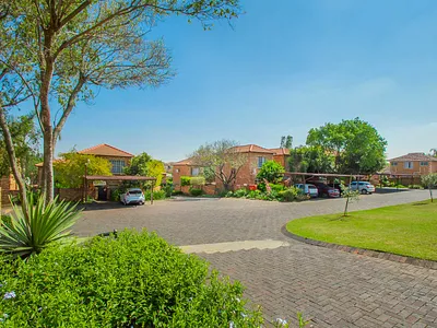 2 Bedroom Apartment For Sale in Roodepoort - 3k0j.webp