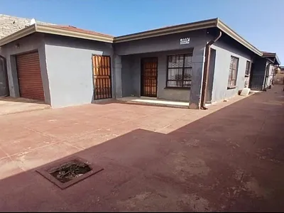 4 Bedroom House For Sale in Germiston - 0T4N.webp