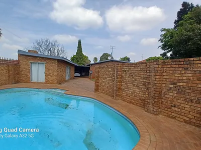 4 Bedroom House For Sale in Springs - nnLO.webp