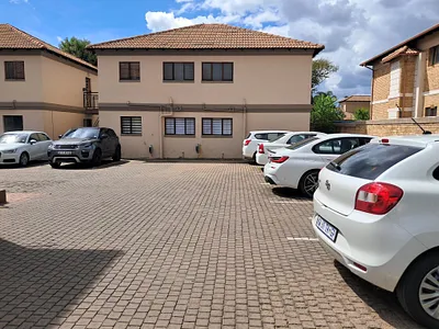 3 Bedroom Apartment For Sale in Brakpan - jOEU.webp