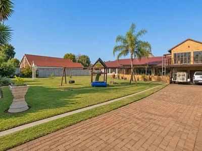 3 Bedroom House For Sale in Benoni - hsFz.webp
