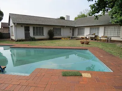 3 Bedroom House For Sale in Germiston - 6T6M.webp