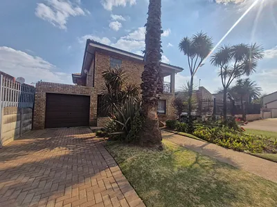 5 Bedroom House For Sale in Benoni - PHRB.webp