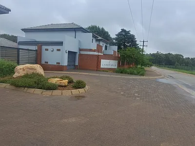 4 Bedroom Apartment For Sale in Kempton Park - 98fO.webp