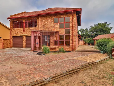 5 Bedroom House For Sale in Benoni - KmlZ.webp