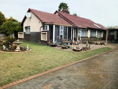 3 Bedroom House For Sale in Kempton Park - GBqE.webp
