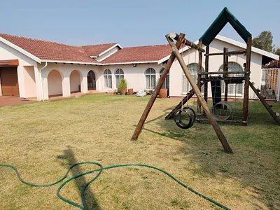 3 Bedroom House For Sale in Springs - 4We7.webp