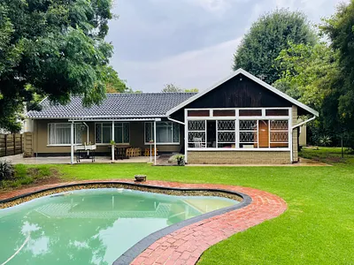 3 Bedroom House For Sale in Benoni - 6P6m.webp