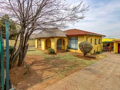 3 Bedroom House For Sale in Germiston - qr5L.webp