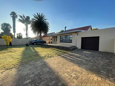 4 Bedroom House For Sale in Springs - 81qj.webp