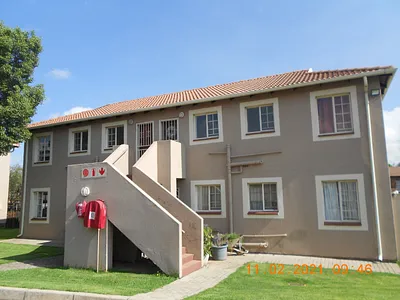 2 Bedroom Apartment For Sale in Kempton Park - WVJj.webp