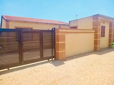 2 Bedroom House For Sale in Chief A. Luthuli Park, Benoni - lYzH.webp