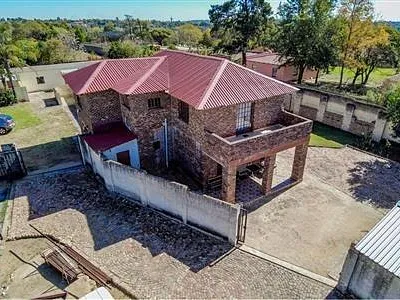 3 Bedroom House For Sale in Glen Austin, Midrand - 2Z9h.webp