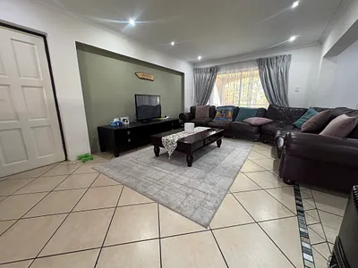 2 Bedroom Apartment For Sale in Germiston - fKUp.webp