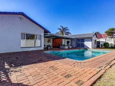 3 Bedroom House For Sale in Kempton Park - 8nXJ.webp