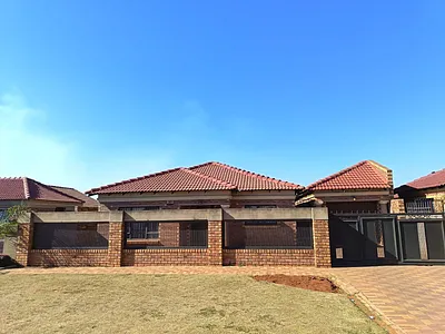 3 Bedroom House For Sale in Kwa-Thema Central, Springs - UgbO.webp