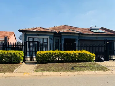 3 Bedroom House For Sale in Benoni - xZqa.webp