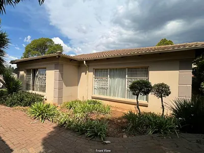 3 Bedroom House For Sale in Benoni - 9QBC.webp