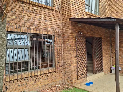 3 Bedroom Townhouse To Rent in Germiston - t4bw.webp