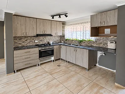 1 Bedroom Apartment For Sale in Kempton Park - 4k4L.webp