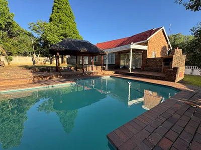 3 Bedroom House For Sale in Kempton Park - uh53.webp