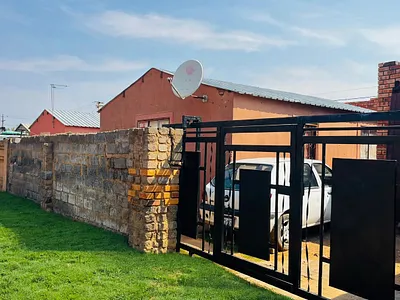 2 Bedroom House For Sale in Benoni - bNf7.webp