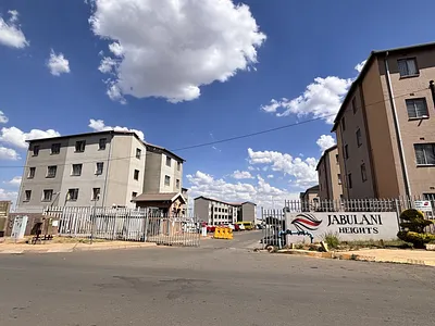 2 Bedroom Apartment For Sale in Soweto - 73He.webp