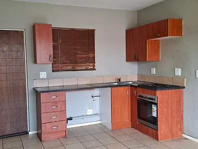 2 Bedroom Apartment For Sale in Kempton Park - 0S0m.webp