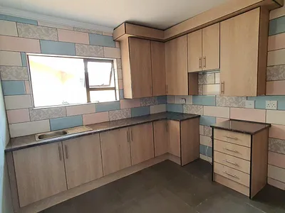 0.5 Bedroom Apartment To Rent in Klerksdorp - img