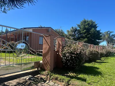 4 Bedroom House For Sale in King Williams Town - P3T2.webp